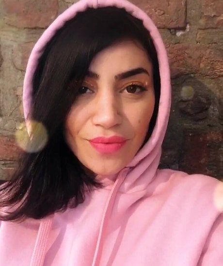 Serpil Cansz modèle porno galerie