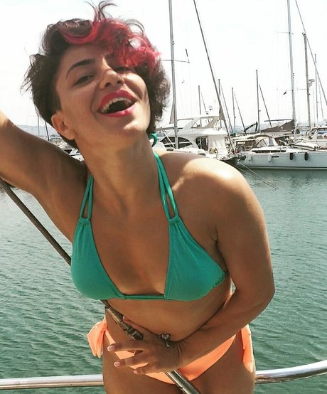 Serpil Cansz modelo de alta definición foto