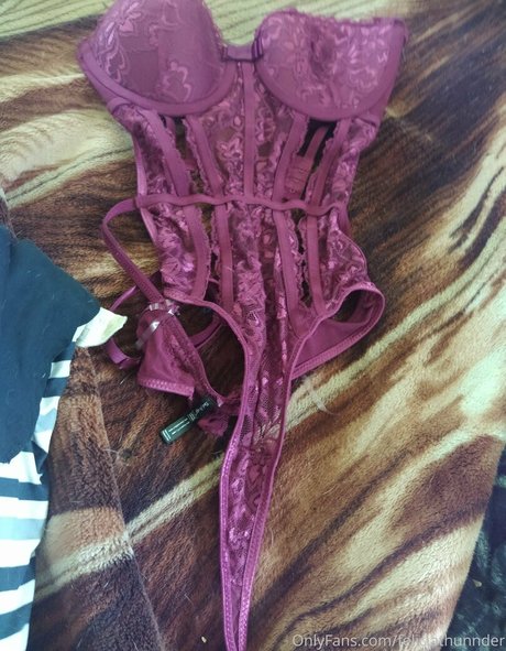 feliciathunnder actriz caliente imágenes