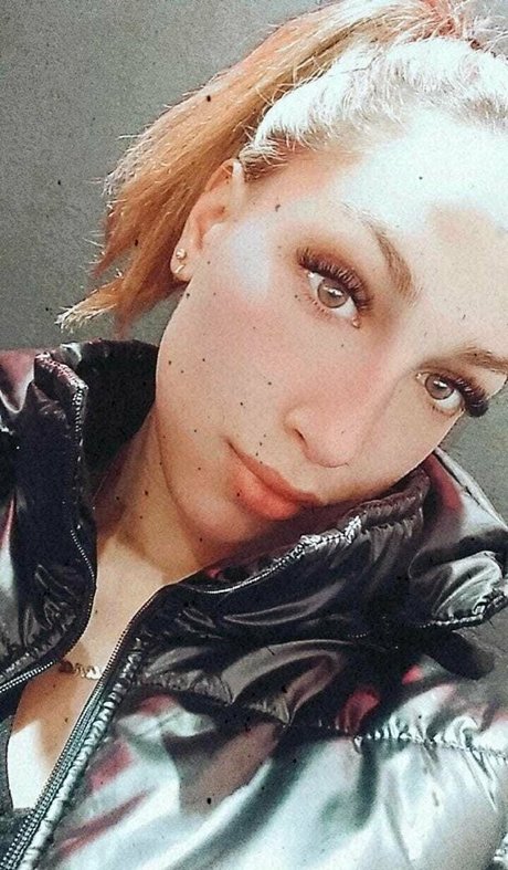 lulibb modelo desnudos imagen