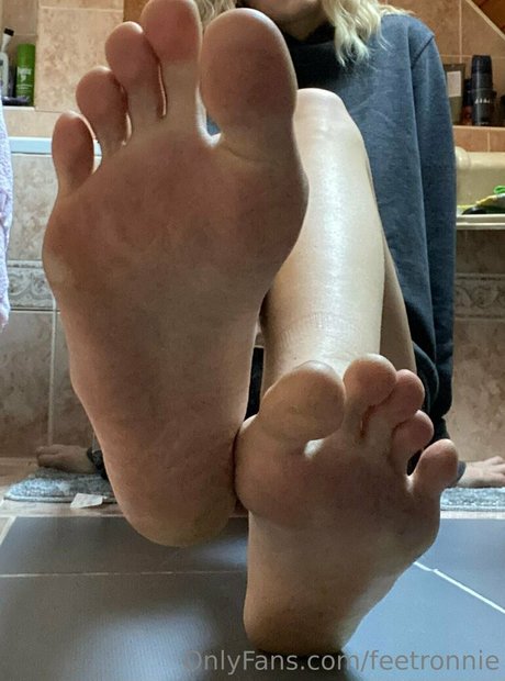 feetronnie modelo desnudo archivo