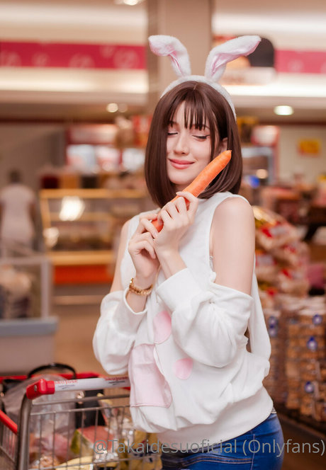 takaidesuoficial actriz de alta calidad foto