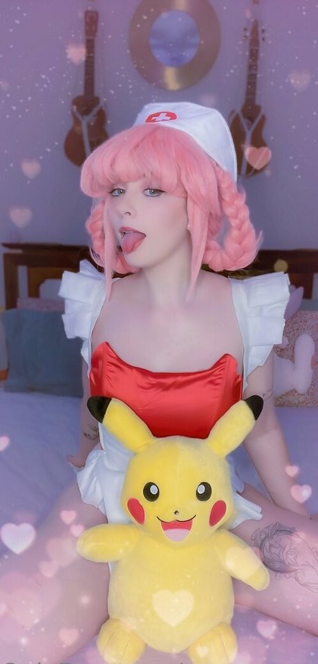mavaroon cosplays star pornographic images