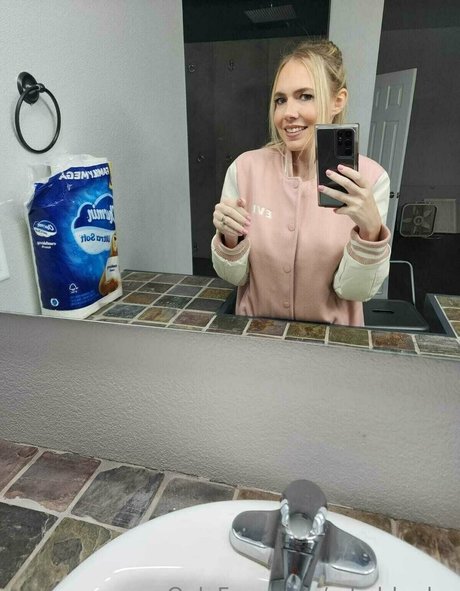 rebelrhyder actriz atractiva imágenes