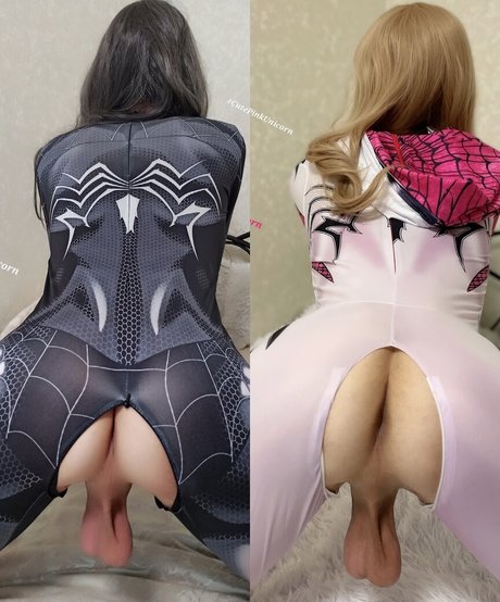 Nikki Unicorn modelo atractivo archivo