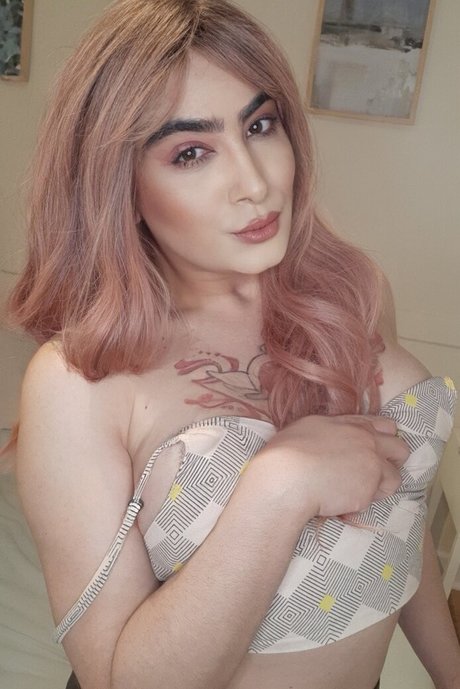 Miss Yuna modelo adulto archivo