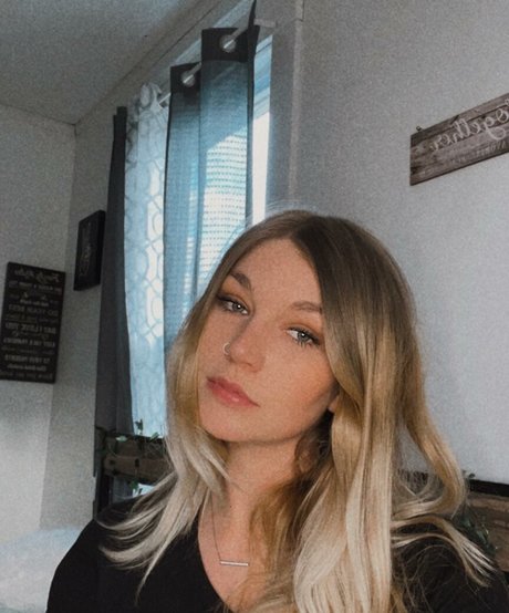 savannahlewis exclusive star pics