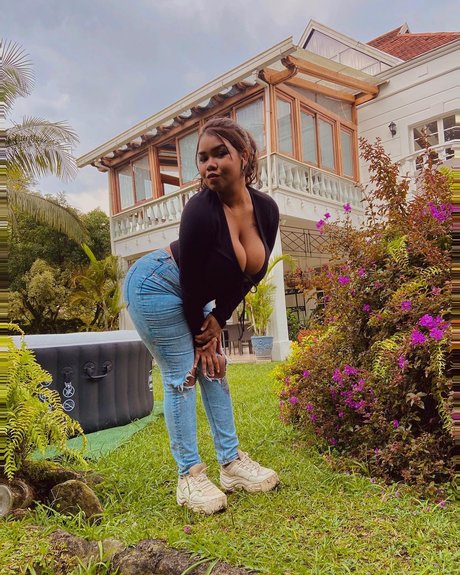 Majo Doll estrella porno de alta calidad archivo