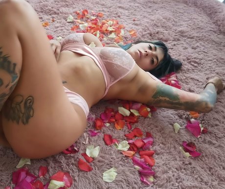 miaumiloucb modèle xxx des photos