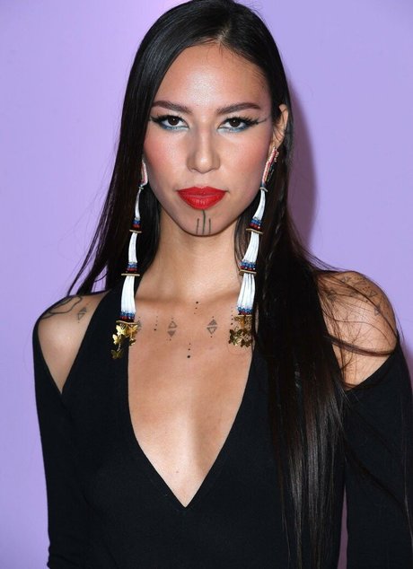 Quannah Chasinghorse modèle hd archive