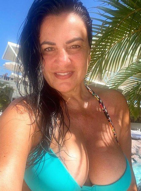 Angela Cavagna belle actrice des photos