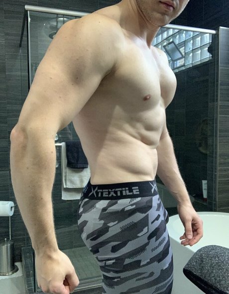 justingains estrella adulta imagen