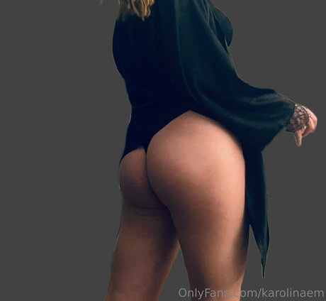 karolinaaemm model erotic image