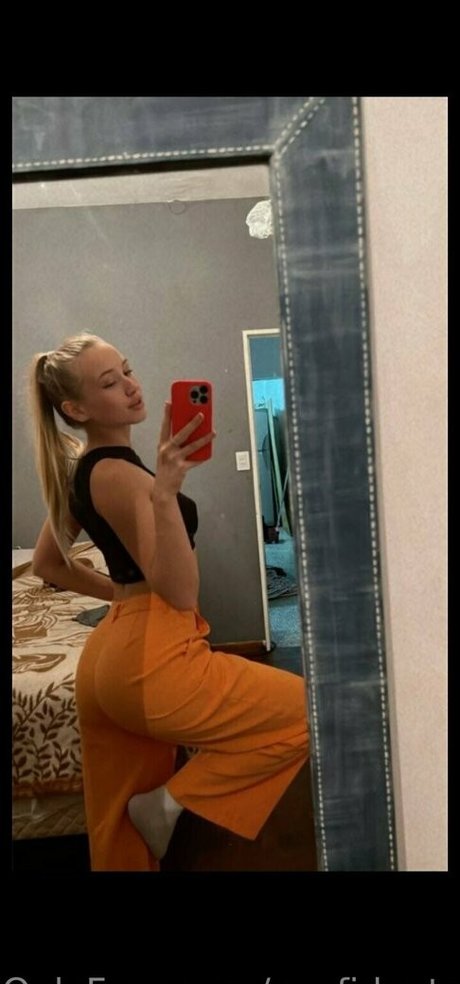 confidantsarah jolie étoile archive