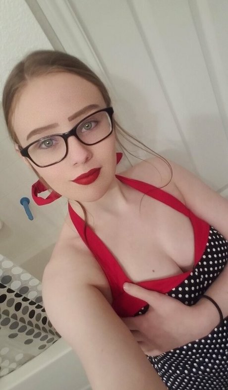 kindlyfruitbat art modèle galeries