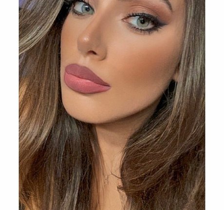 Ylenia Bevelacqua modelo erótico imágenes