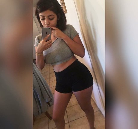 Sadd Pup modelo imágenes