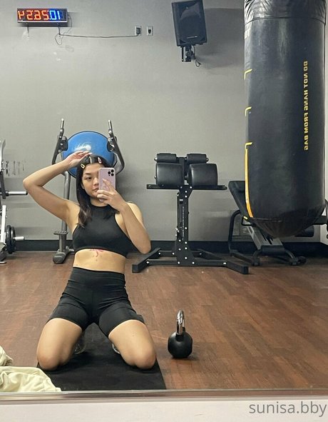 sunisa bby modelo desnudo galería