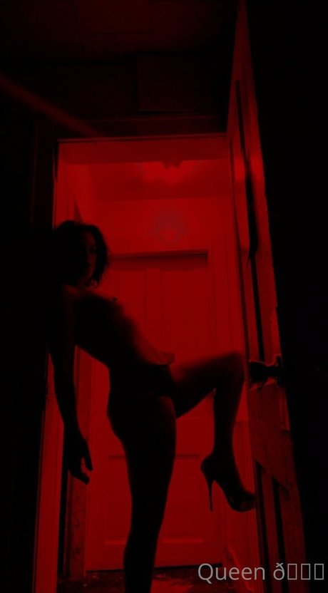 queenbitch1998 actrice de nus image