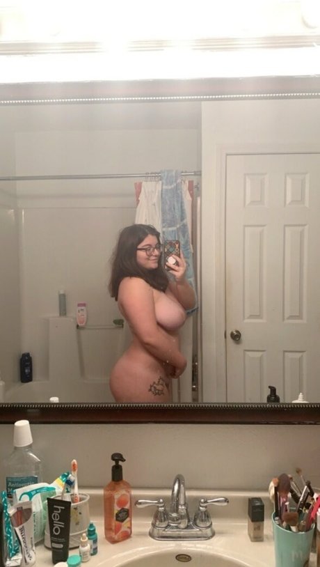 realcococash modèle pornographique image