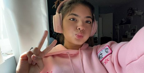 Hazel Heart star du porno de haute qualité image