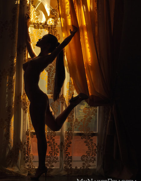 MyNakedDolls modèle érotique photos