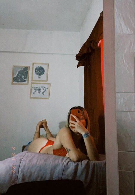 belonly étoile nue img