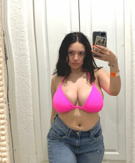 Wendy Chavez modelo adulto imágenes