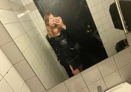 Apollolol actrice artistique galeries