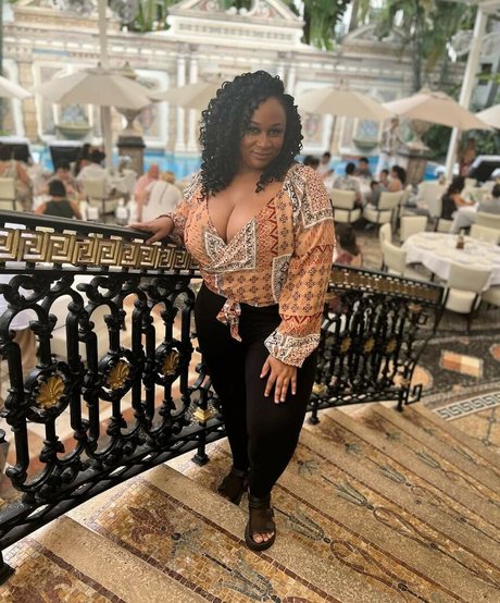 Faye Jackson modèle nu archive