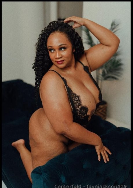 Faye Jackson naked model picture