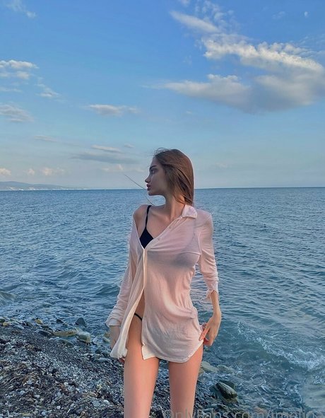 Pequeñas desnudas onlyfans caliente hermosa imagen