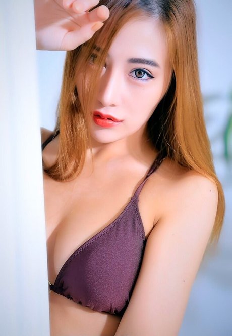 WomenJoshi bonita modelo imágenes