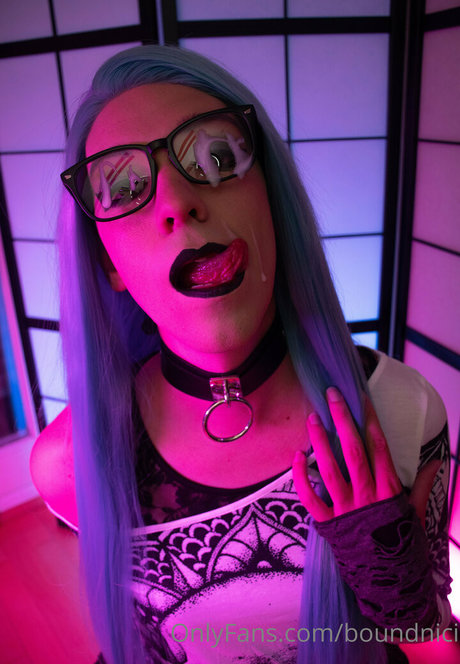 boundnici estrella porno desnuda fotos