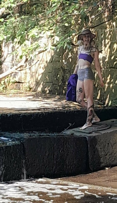 welcometothesewerfree modelo hd imagen