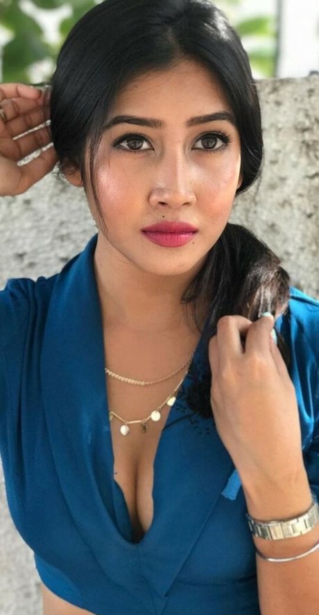 Sofia Ansari actriz desnuda galería