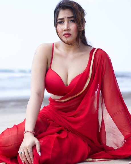 Sofia Ansari modelo desnuda recopilación