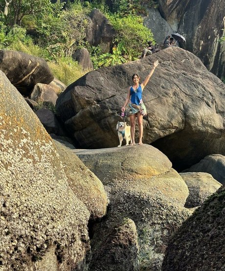 Sofia Ansari hermosa estrella galerías