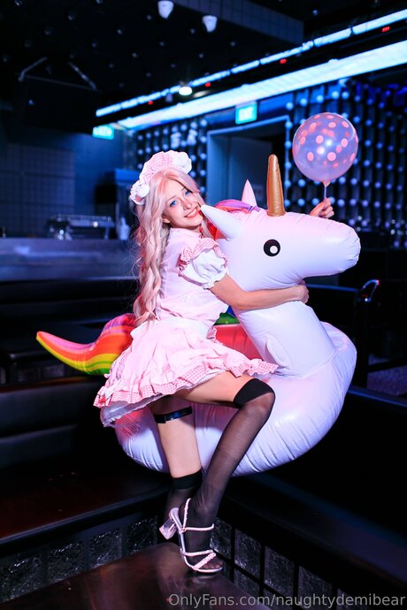 Naughtydemibear estrella foto