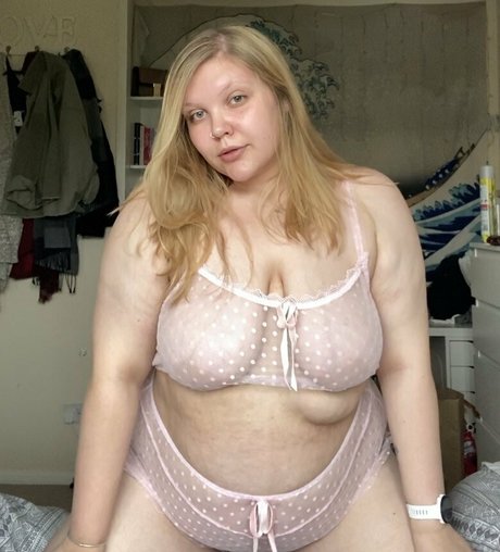 pr1ncessgl1tter actriz atractiva imagen