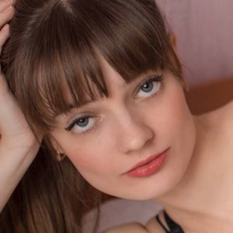 Sholl Nastya modèle artistique galerie