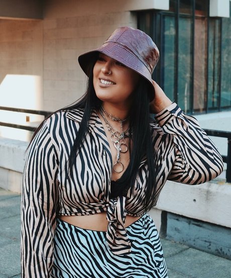 Holly Marston modèle gratuit image