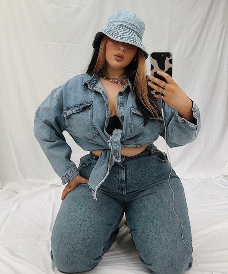 Holly Marston nus étoiles images