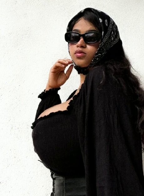 Dayanis Gisell modelo desnuda imagen