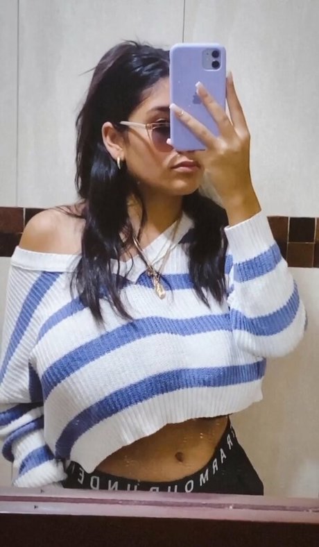 Itzel Lozano estrella caliente archivo