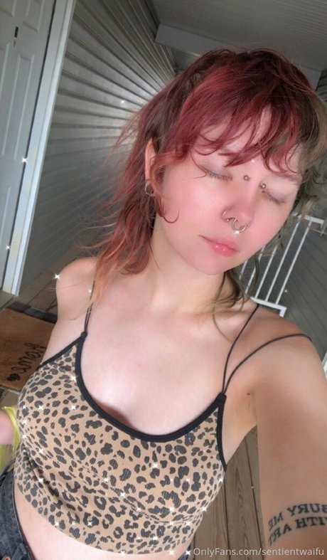 sentientwaifu hermosa actriz fotos