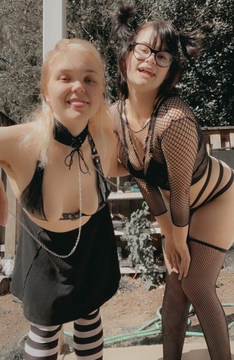 cl0wnpwuppy actriz erótica imágenes