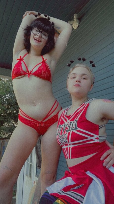 cl0wnpwuppy estrella desnuda foto