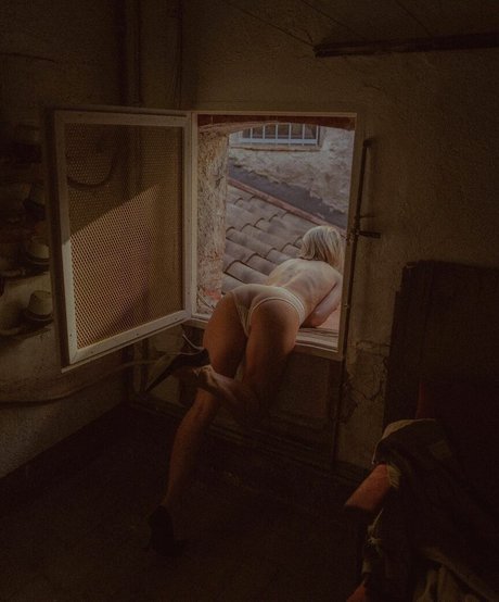 Niki Anson modèles nus images