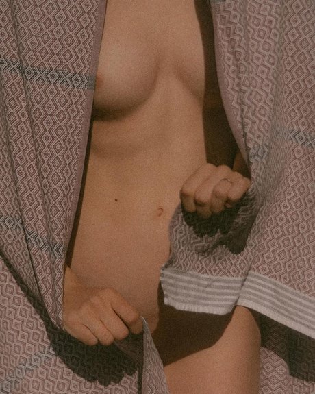 Niki Anson art modèle des photos